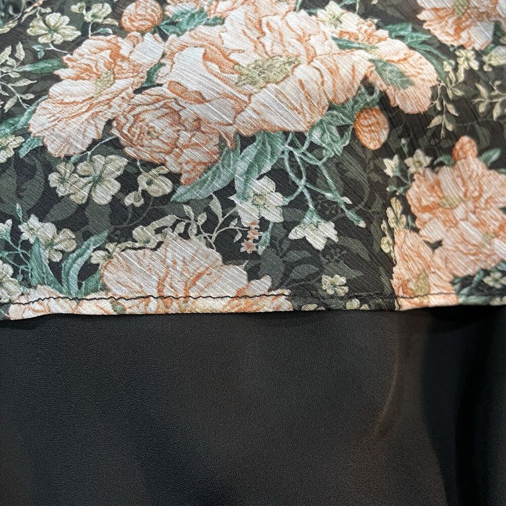 Heartloom Black Floral Halter Top Size Small Lined - Picture 6 of 6
